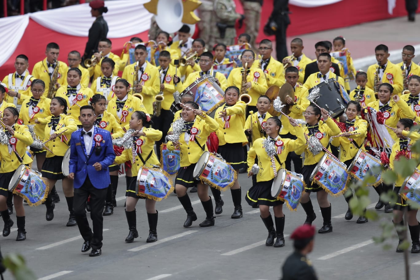 (7) VIRALES. Banda del colegio Manuel González Prada de Huaycán (Ate) que alcanzó popularidad en TikTok fue invitada al desfile.