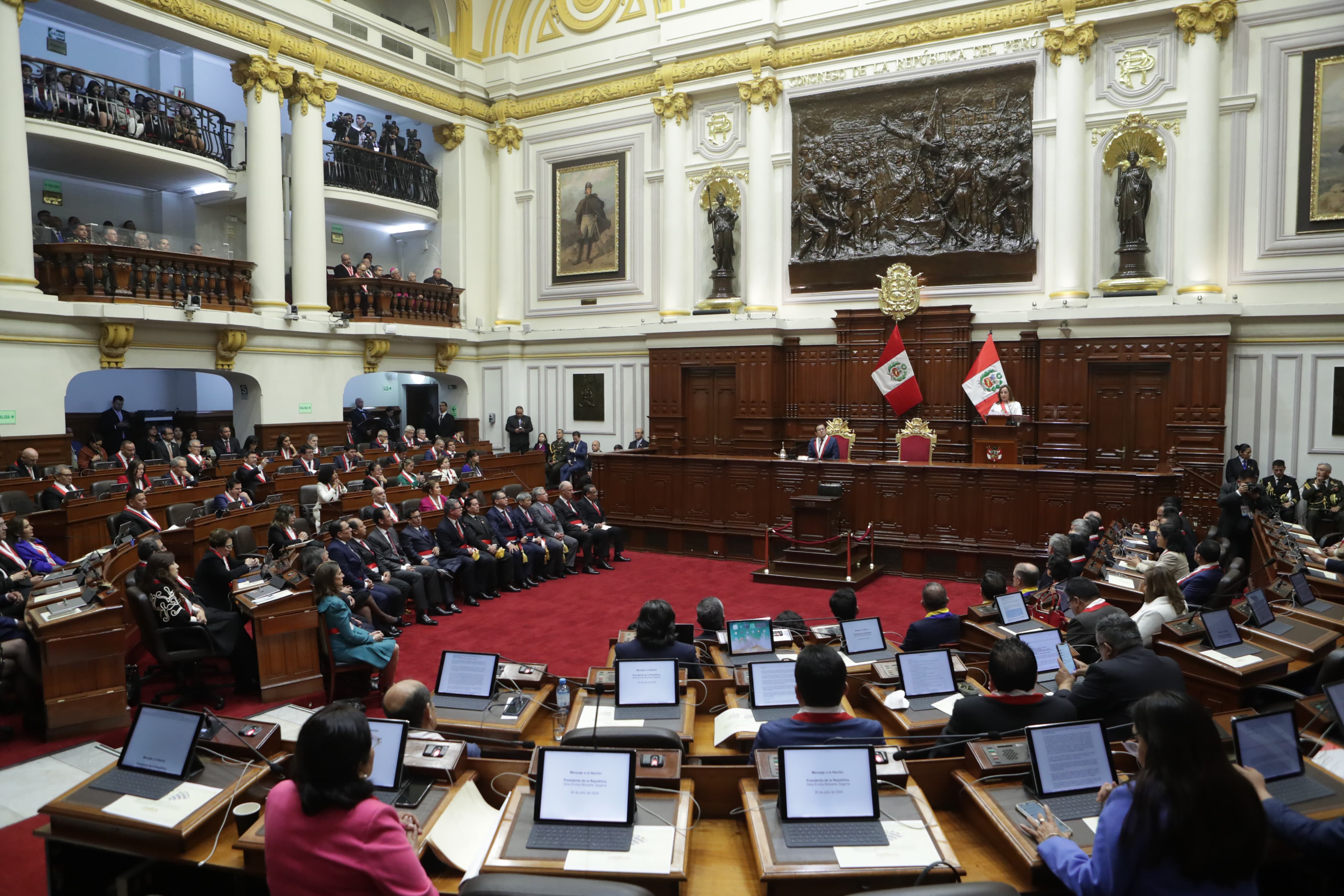 Dina Boluarte en el Congreso. (Fotos: Alessandro Currarino / @photo.gec)