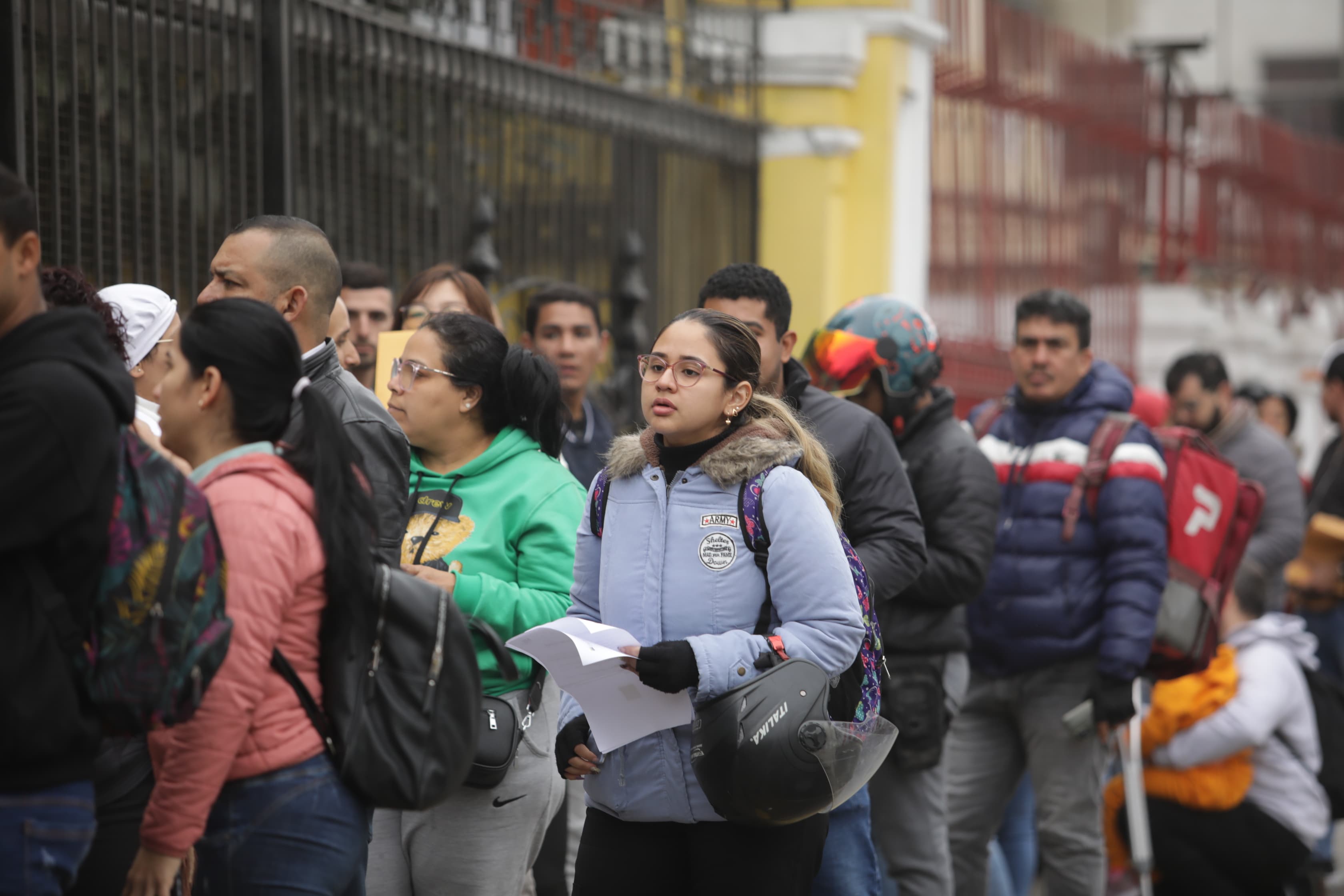 Venezolanos en la embajada de Perú