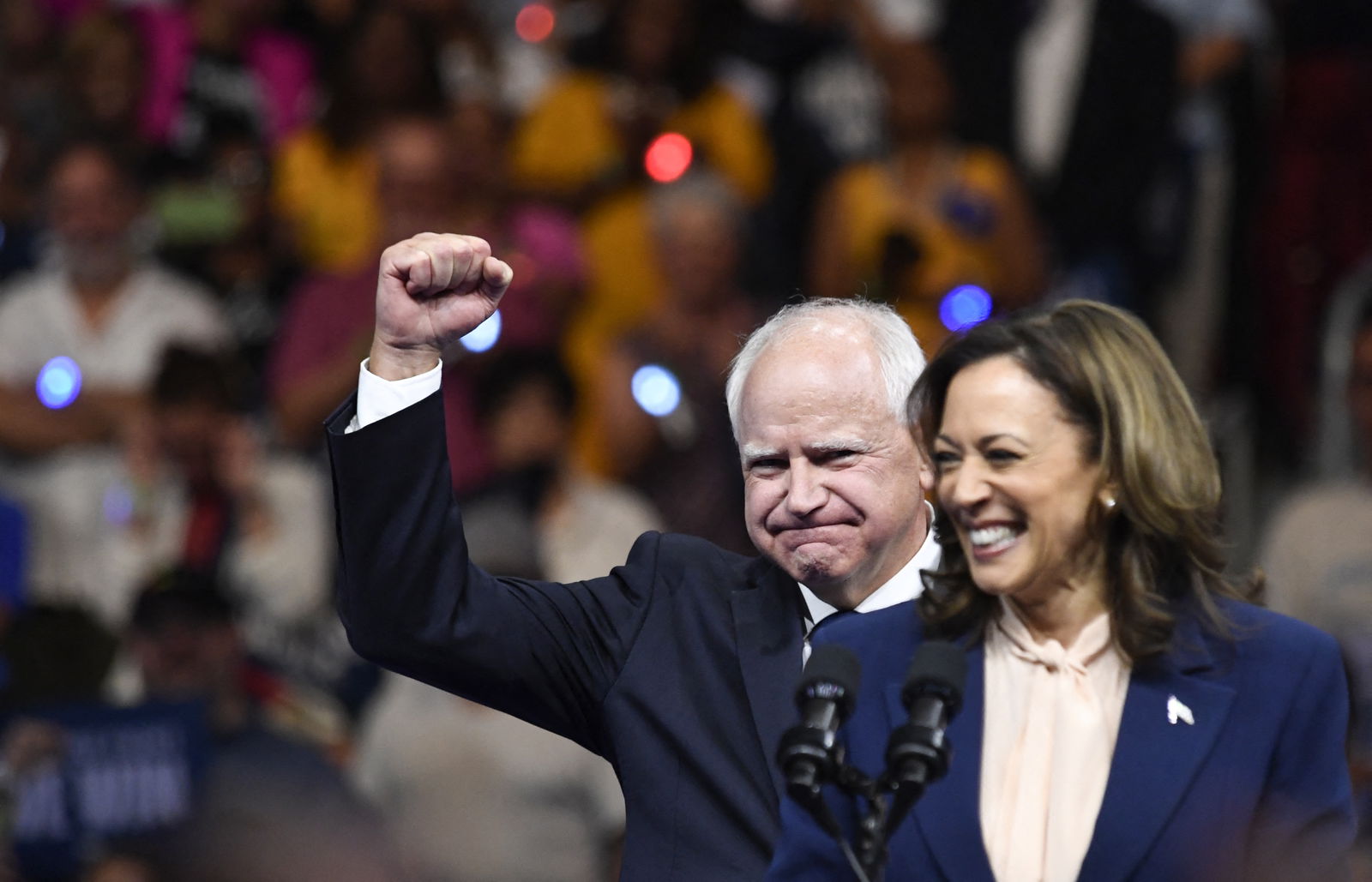 Kamala Harris presenta a Tim Walz. (AFP)