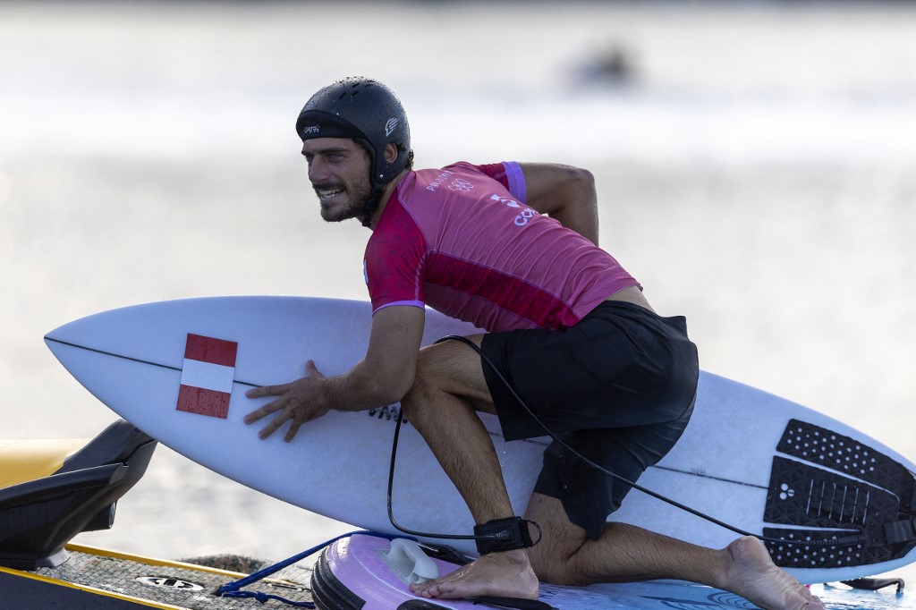 Alonso Correa espera por la final de surf masculino en París 2024