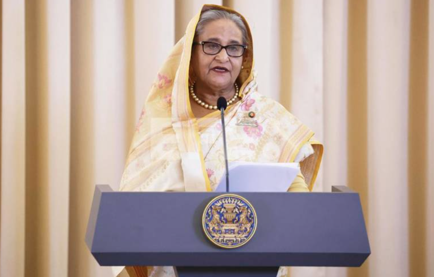 La primera ministra de Bangladesh, Sheikh Hasina, dimitió este lunes y abandonó el país.