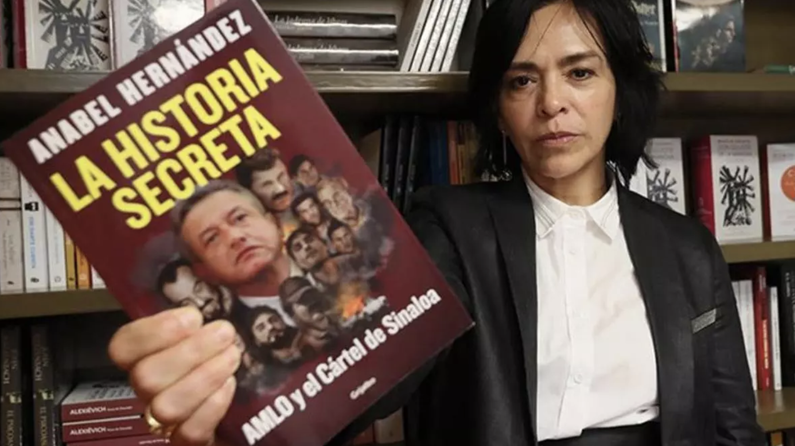 Hernández y su nuevo libro. 