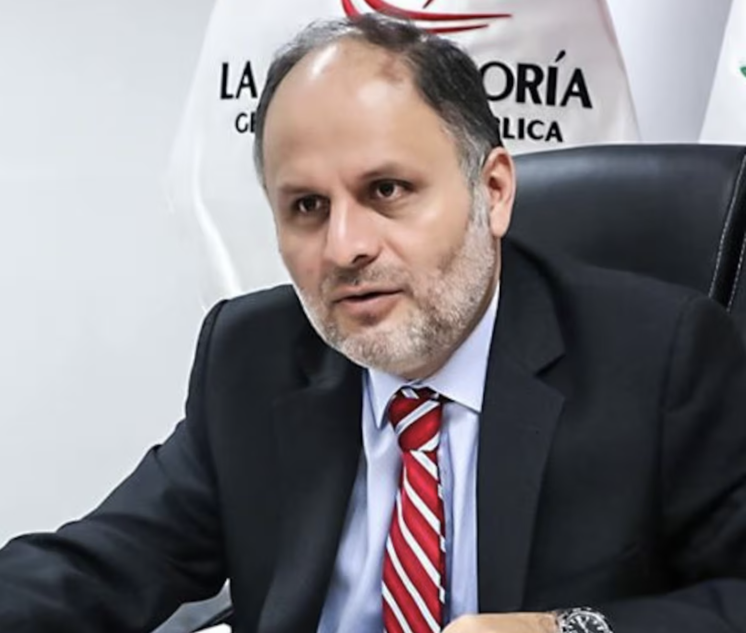 Contralor César Aguilar.