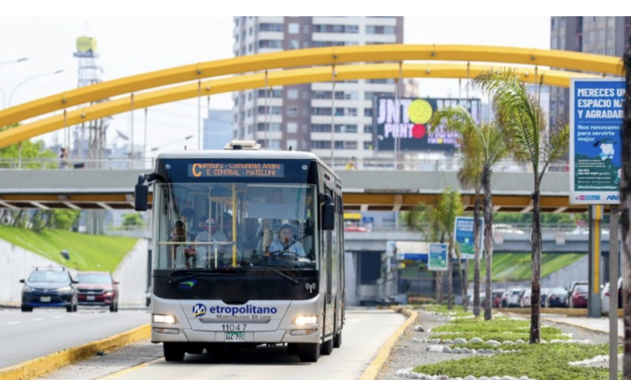 La concesionaria Lima Bus se ha comprometido, para el segundo semestre del 2025, a la renovación gradual de 78 buses con tecnología de alto nivel. 