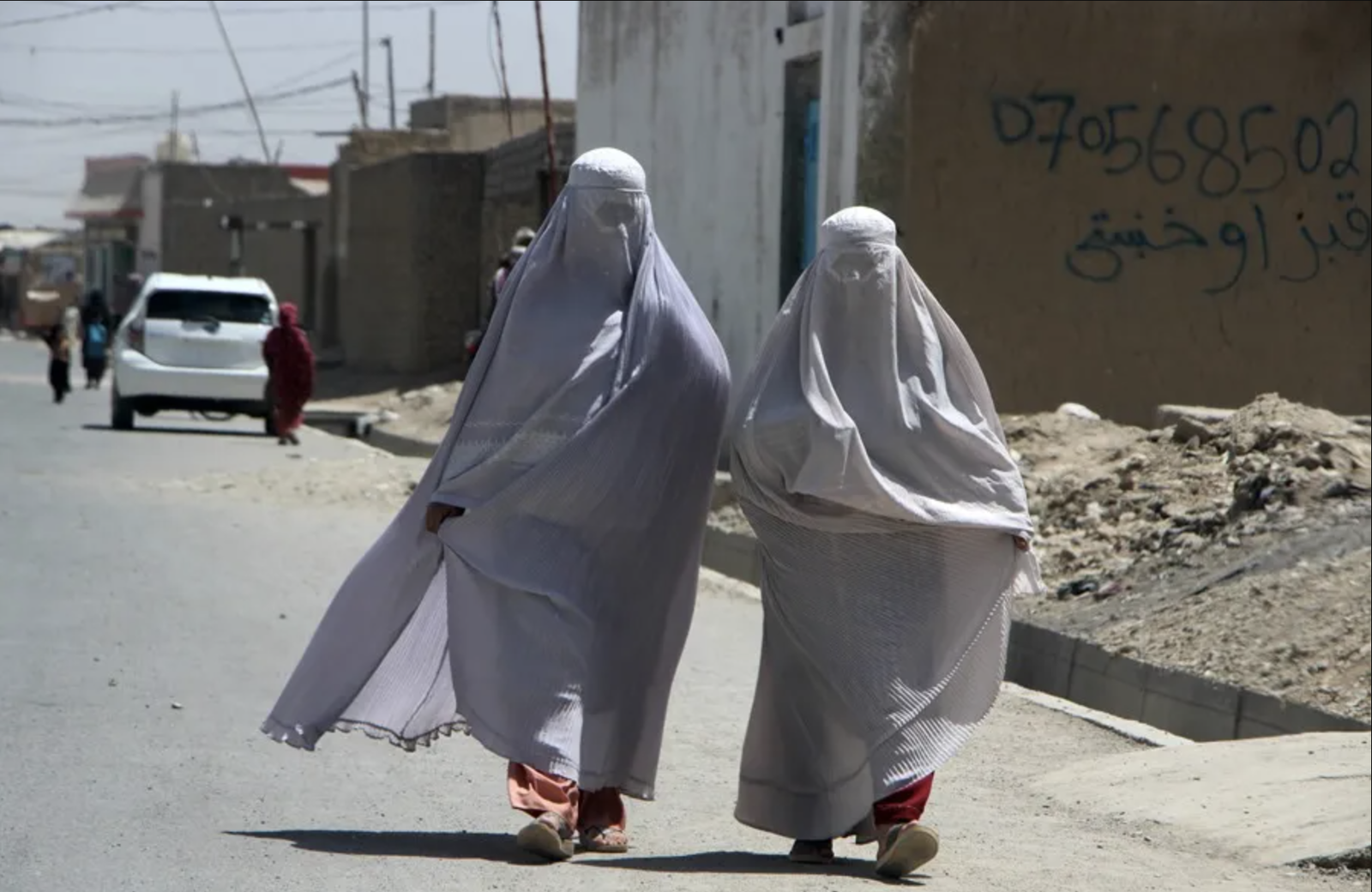 Talibanes imponen drásticas leyes para las mujeres. Foto:  EFE/EPA/Qudratullah Razwan