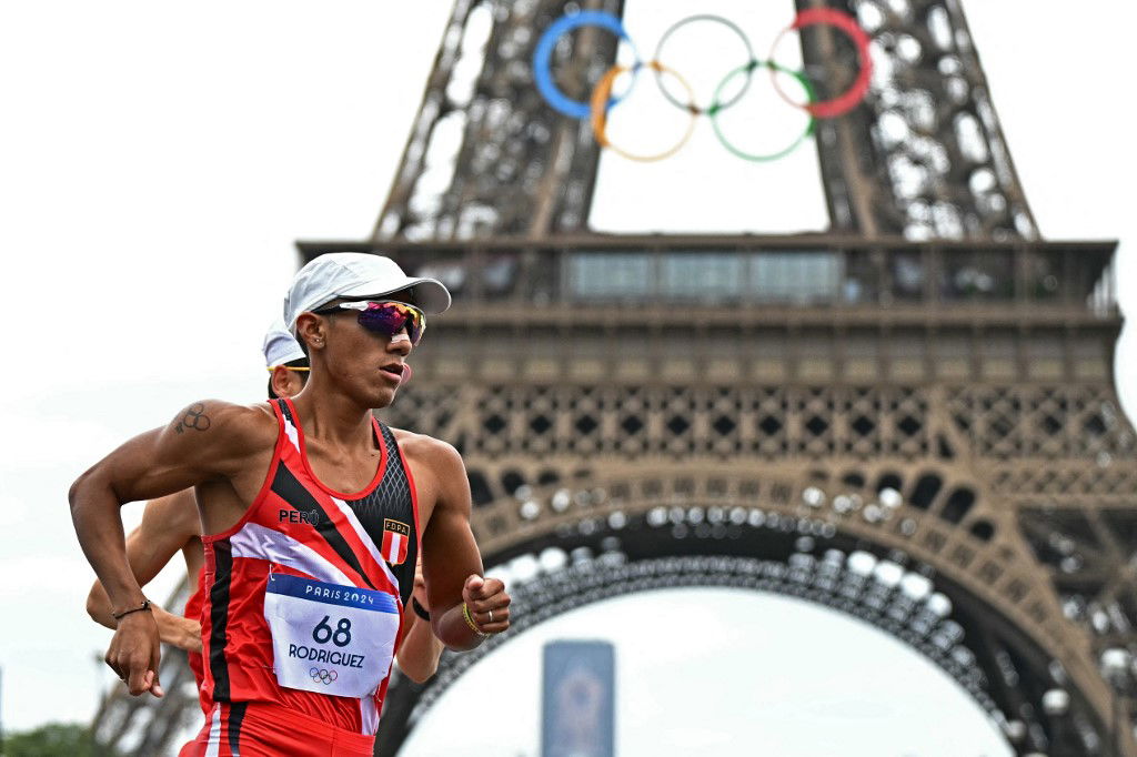 César Rodríguez fue cuarto en marcha por relevos junto a Kimberly García en París 2024