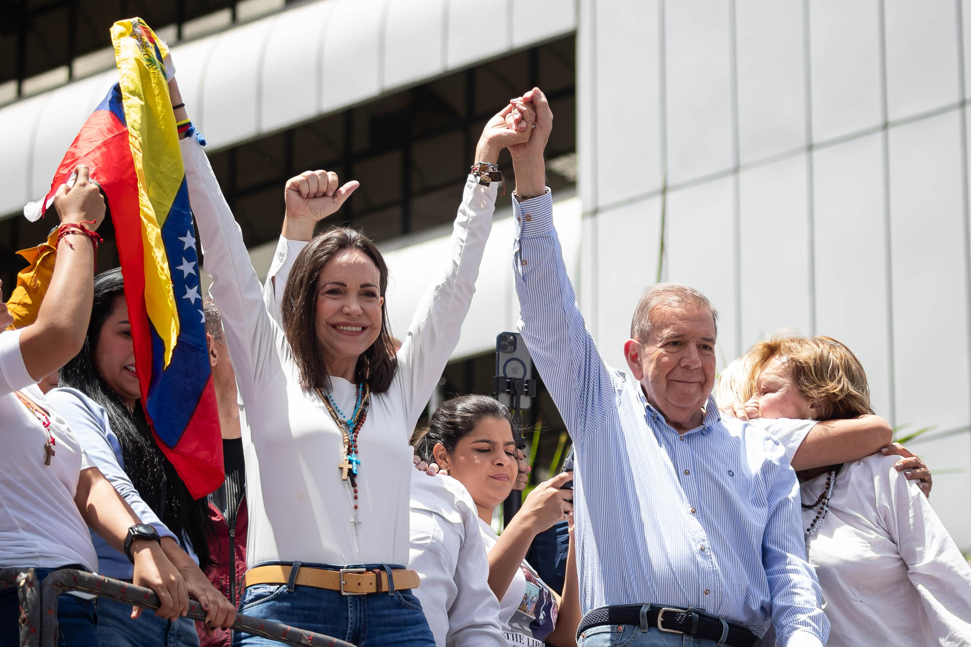 Machado y González no reconocen triunfo de Maduro. (FOTO: EFE)