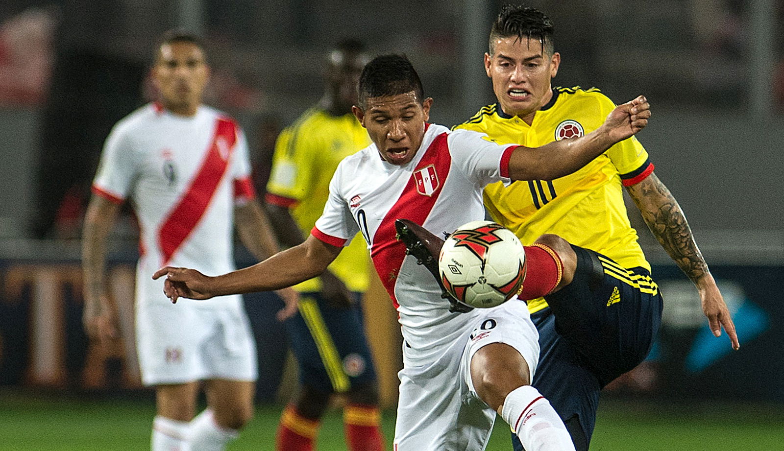 Edison Flores sería titular en el Perú vs Colombia (Foto: AFP).