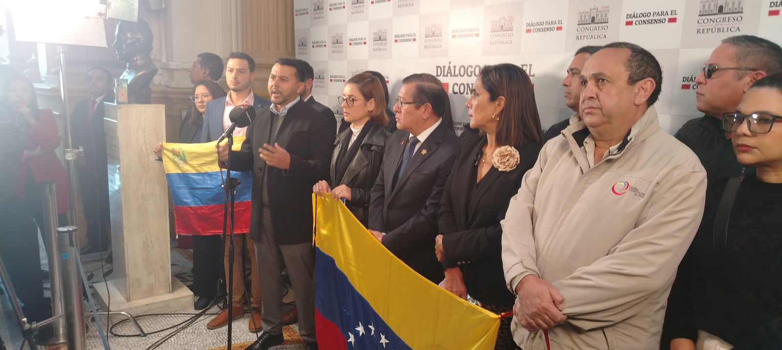 Representantes de ONG venenezolanas se reunieron con el presidente y la vicepresidenta del Congreso. (Foto: Juan C. Chamorro/Perú21)