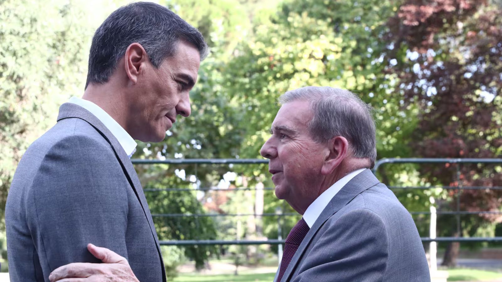 Pedro Sánchez y Edmundo González se reunieron este jueves en La Moncloa. Foto: EFE