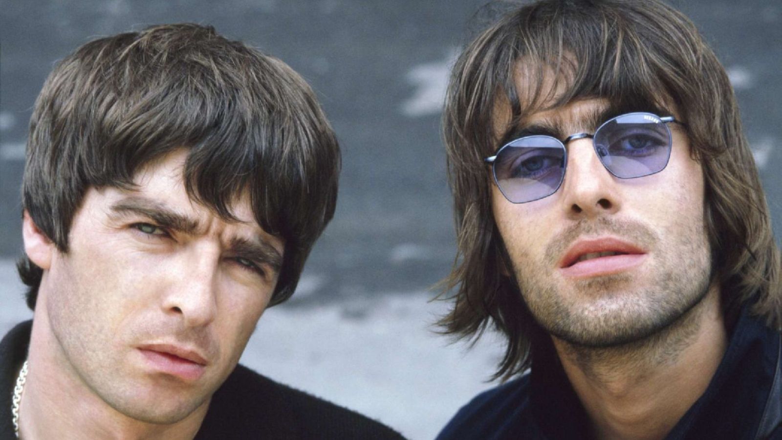 La banda británica Oasis confirmó que se vuelve a unir para una gira mundial de conciertos en 2025 a 15 años de su separación