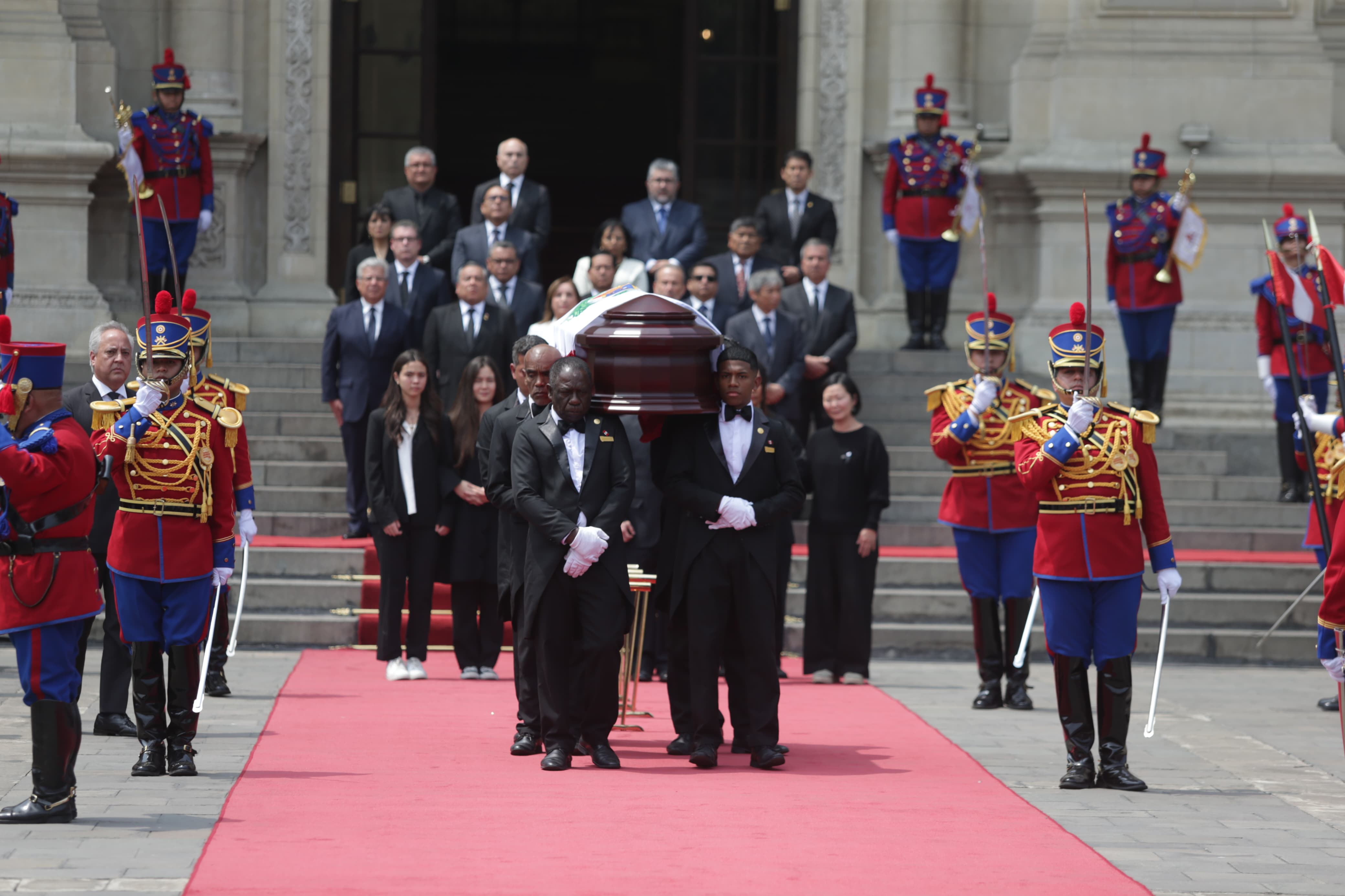 Alberto Fujimori recibió honores de jefe de Estado. (Foto: César Bueno/@photo.gec)