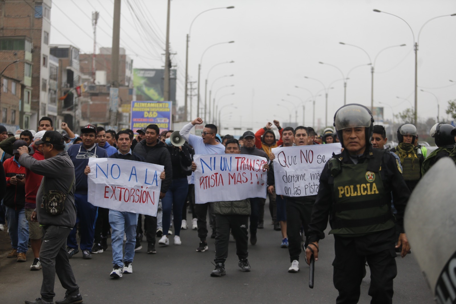 En la mañana hubo paro de transportistas, en la que se exigió medidas contra las extorsiones. 