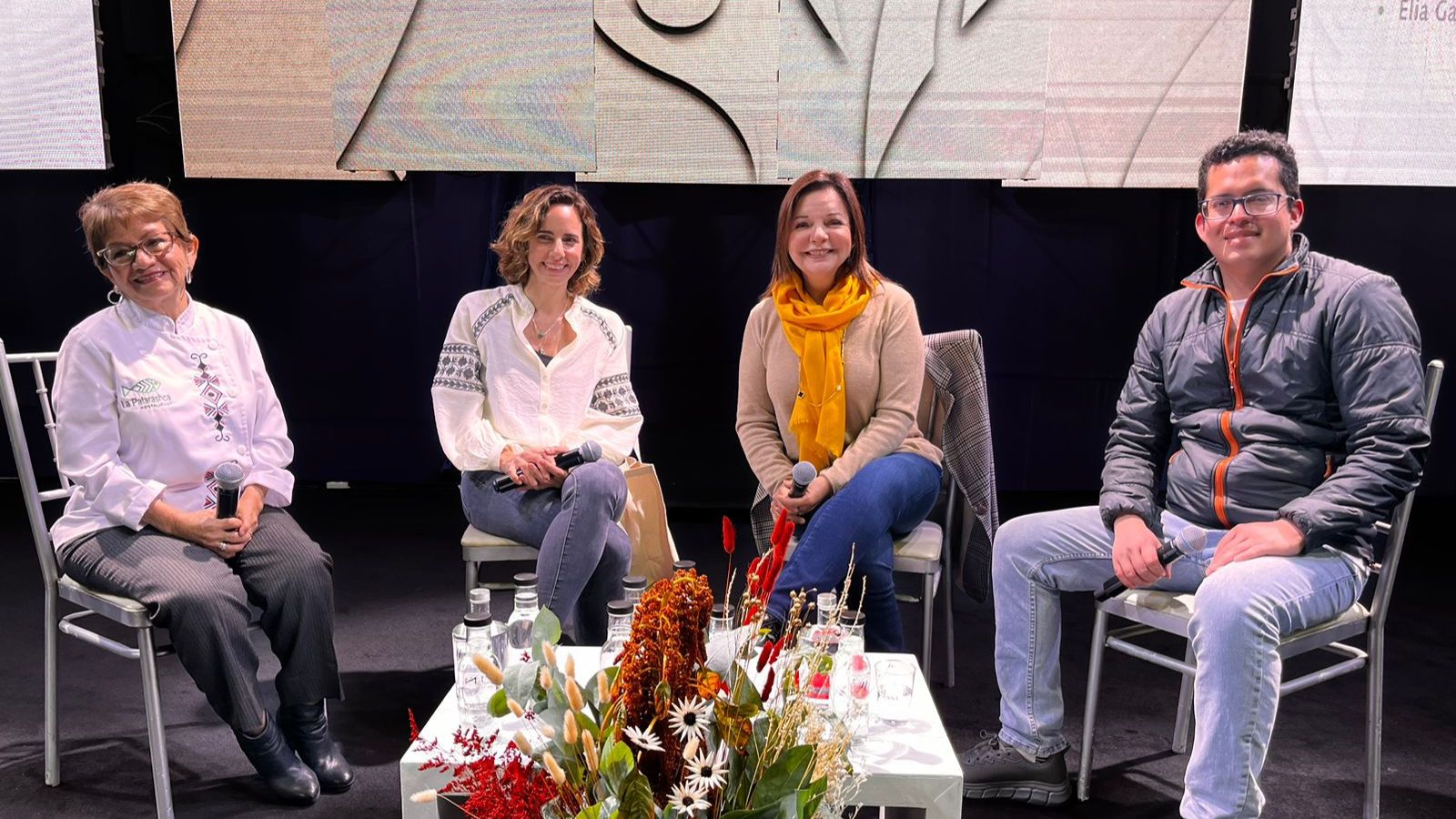 Expositores presentes en la mesa redonda de los Premios Summum. Participan Malena Martínez, José Luján y Elia García