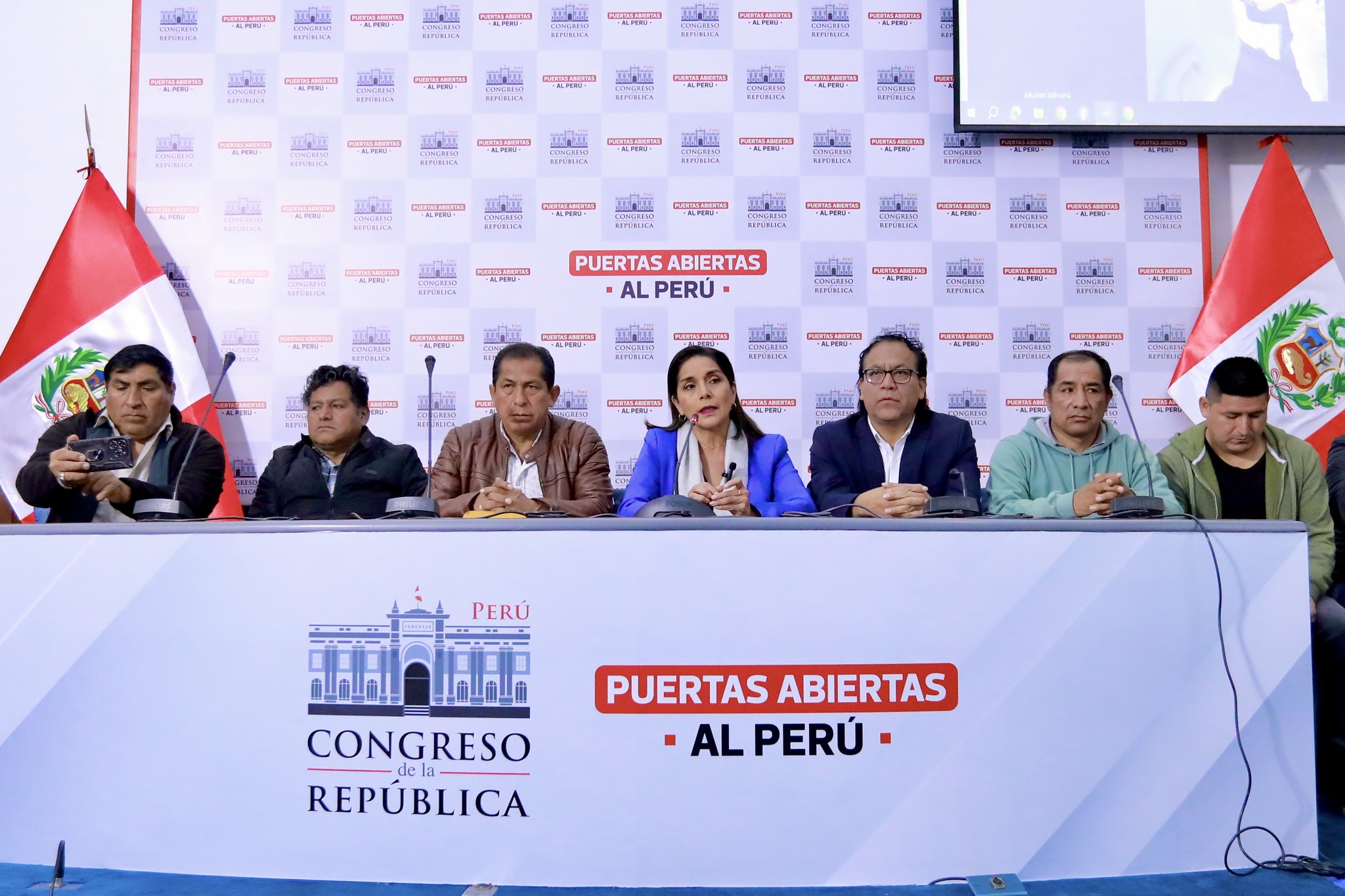 Vicepresidenta del Congreso se reunió con transportistas.