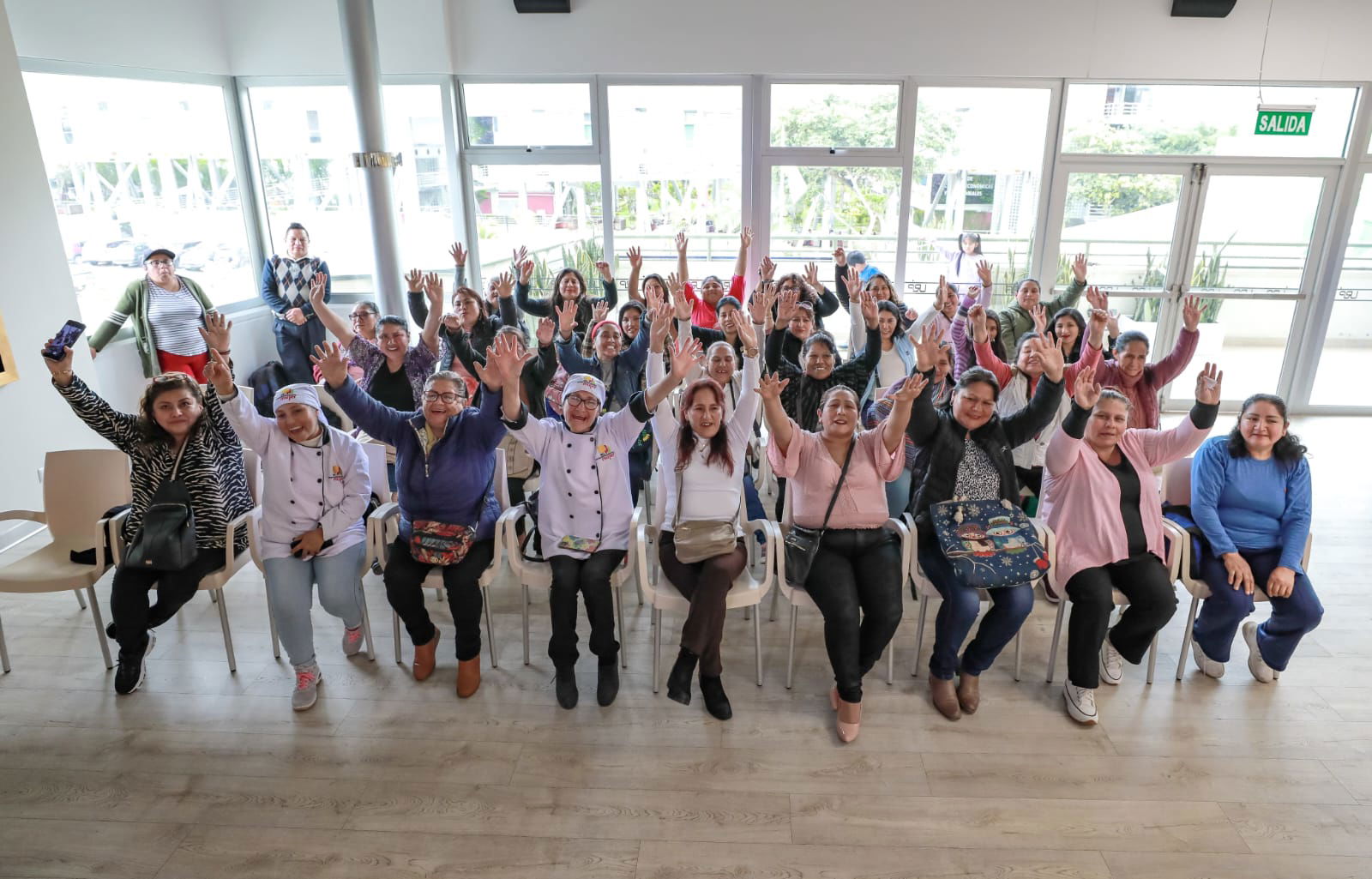 Capacitan a 400 mujeres de los comedores populares y ollas comunes para emprender negocios