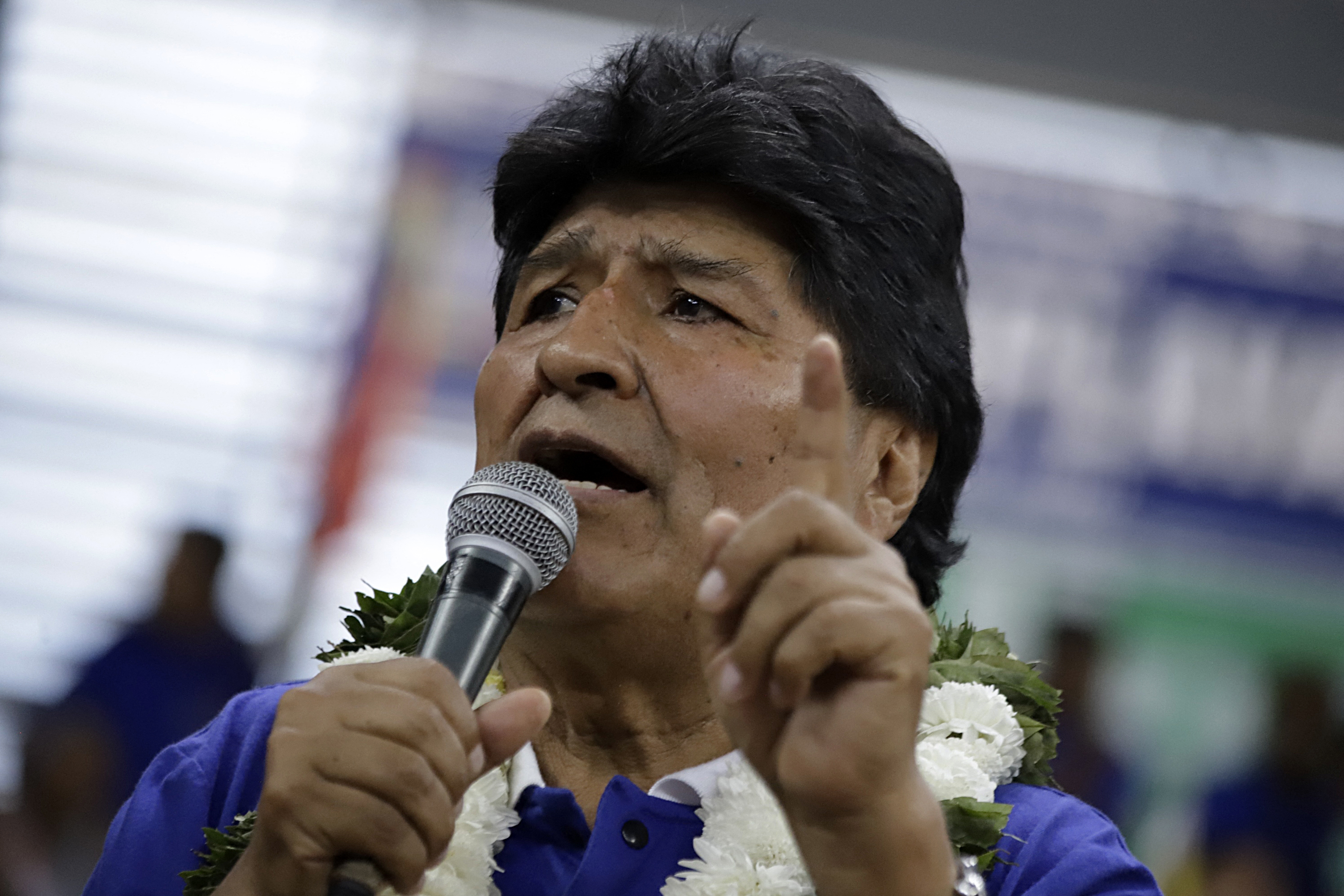 El expresidente Evo Morales señala que el auto recibió 14 disparos.