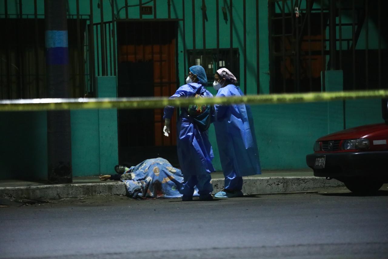 ¿Quién frena la violencia? Sicarios matan a hombre en la puerta de su casa.  Foto: César Grados/@photo.gec