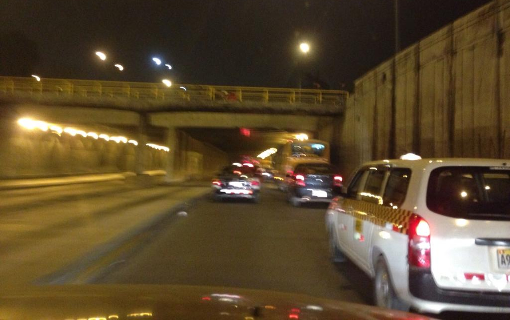 Camión choca puente peatonal de la Plaza Unión, en Cercado de Lima