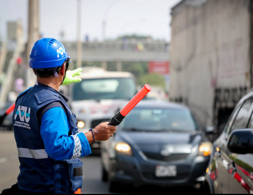 El hombre fue atendido por efectivos policiales y serenos del distrito, que actualmente se encuentra en emergencia.