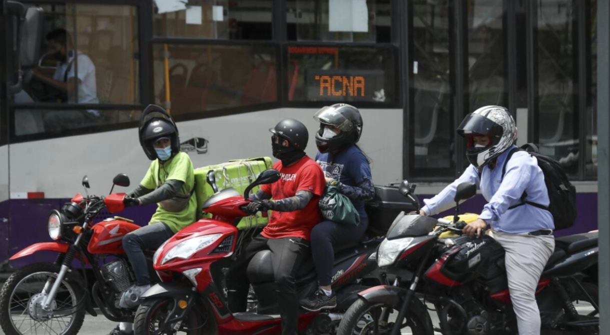 Gobierno evalúa restringir circulación de motos lineales con dos pasajeros