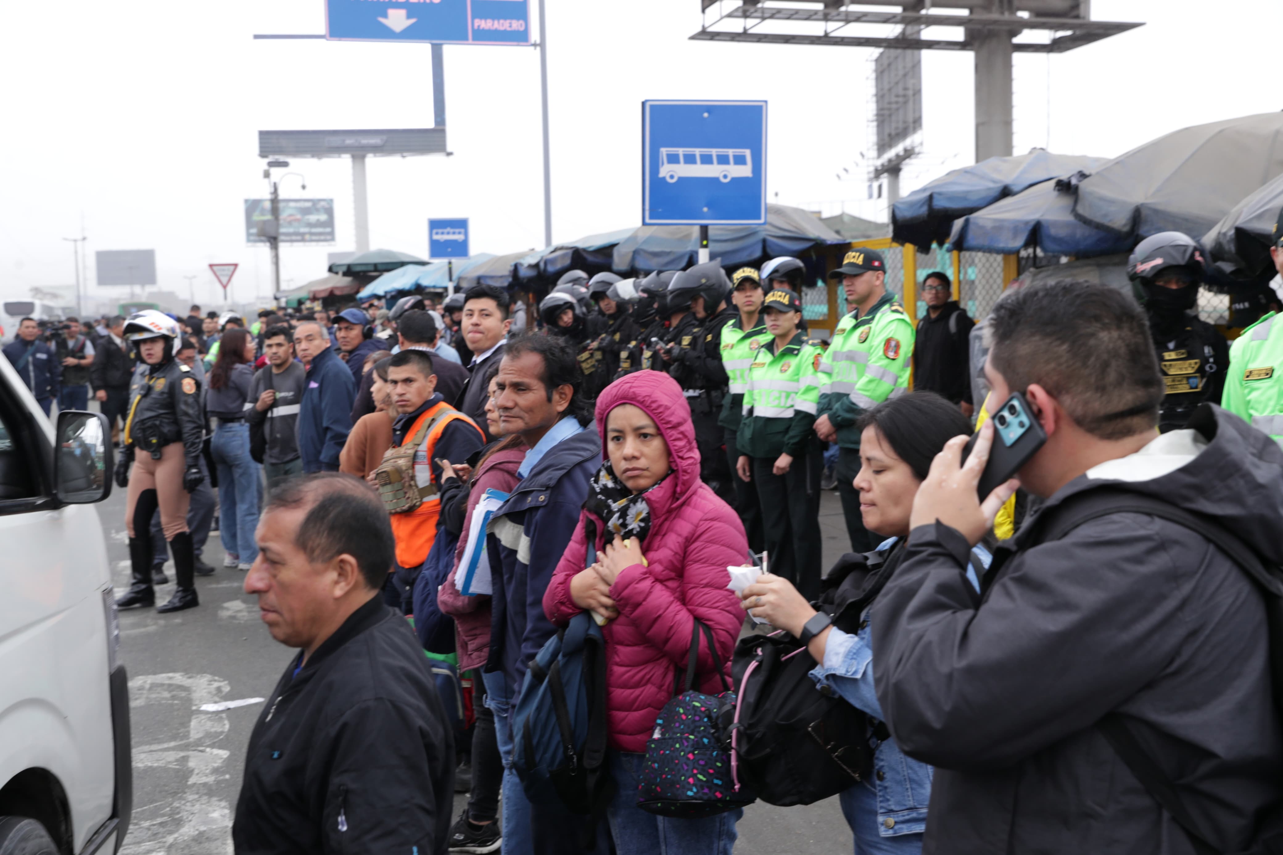 El paro de transportes se desarrolla en diversos puntos de Lima. 