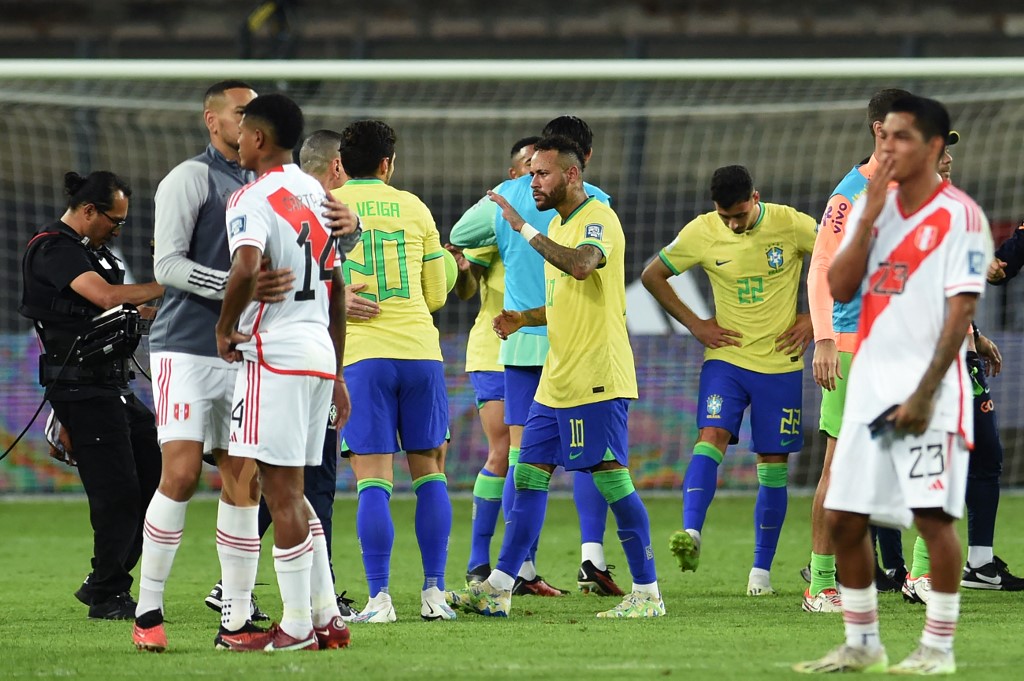 Perú y Brasil viven crisis de resultados en Eliminatorias