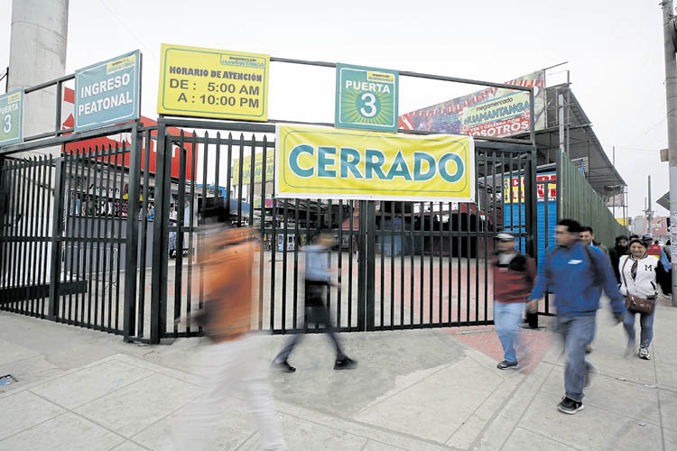 PUERTAS CERRADAS. Mercado Huamantanga no atendió al público.