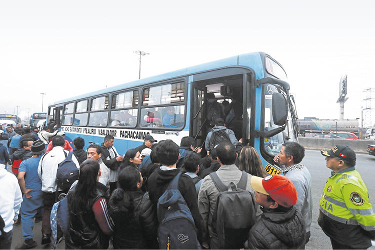 COLAS. Hubo servicio de transporte público, pero limitado.