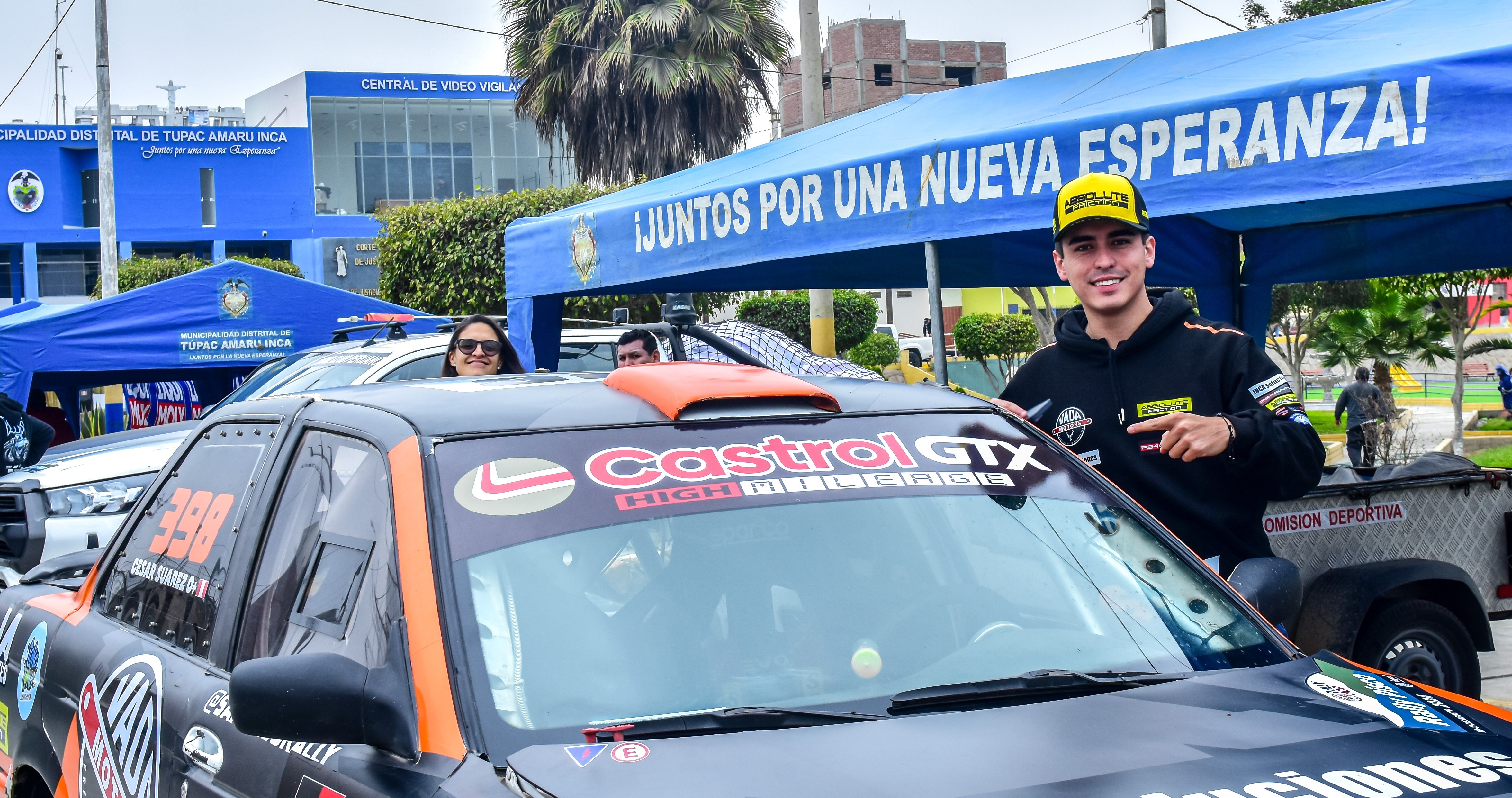 Santiago Aguayo en su auto B13