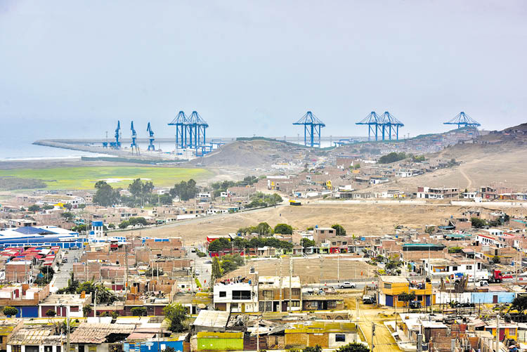 El puerto ha financiado proyectos para la ciudad, como servicios de agua y desagüe, educación y salud.