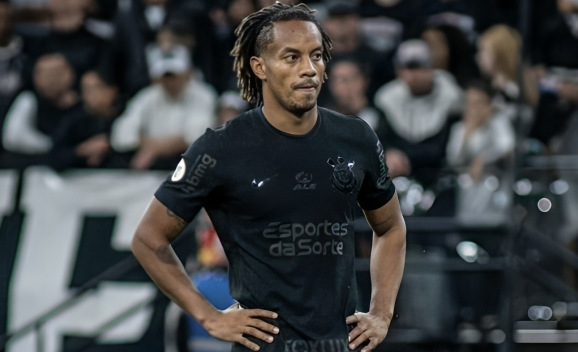 André Carrillo en la eliminación del Corinthians en la Copa Sudamericana