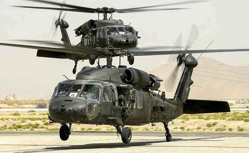 Helicóptero Black Hawk MH-60