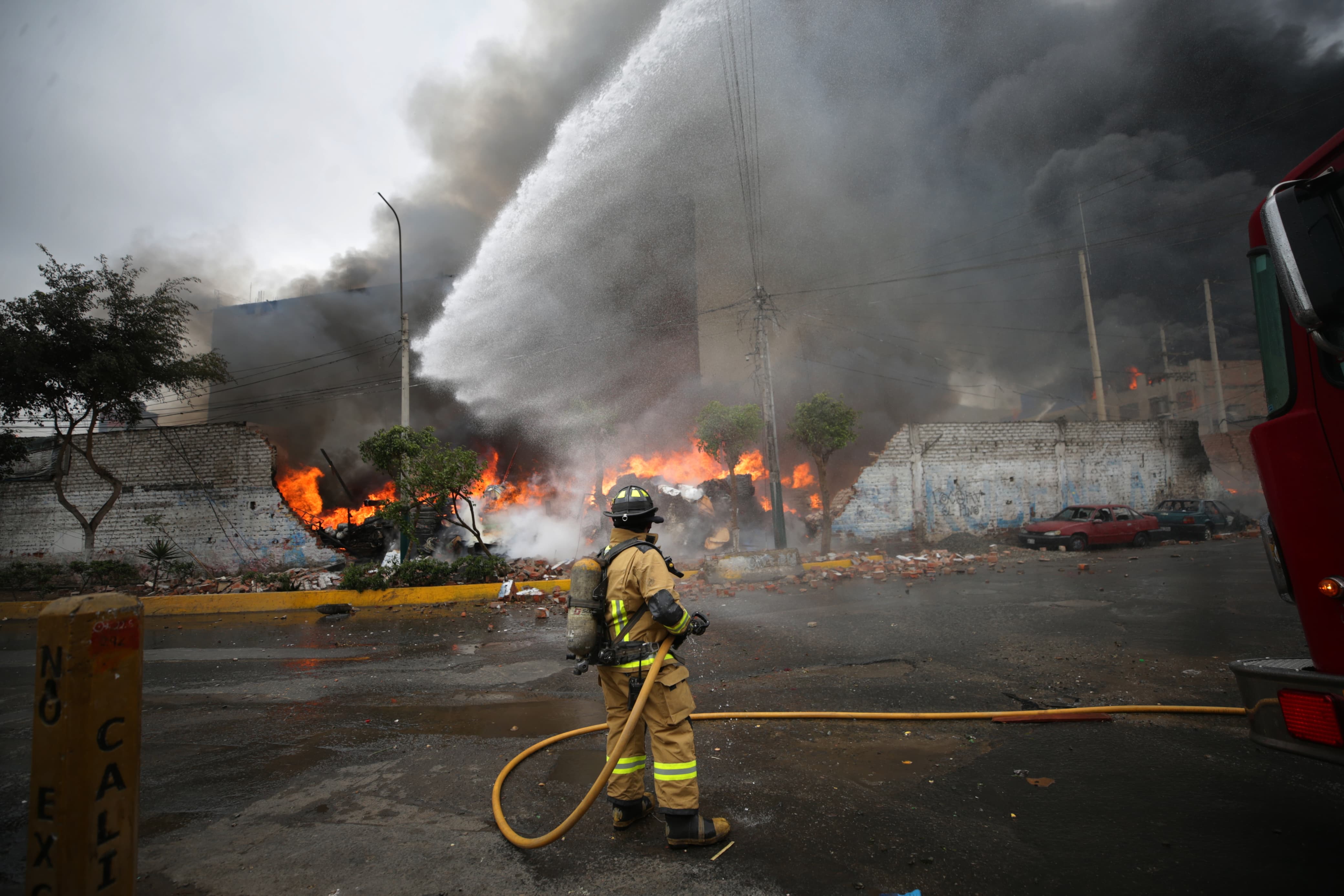 Más de 25 unidades de bomberos 