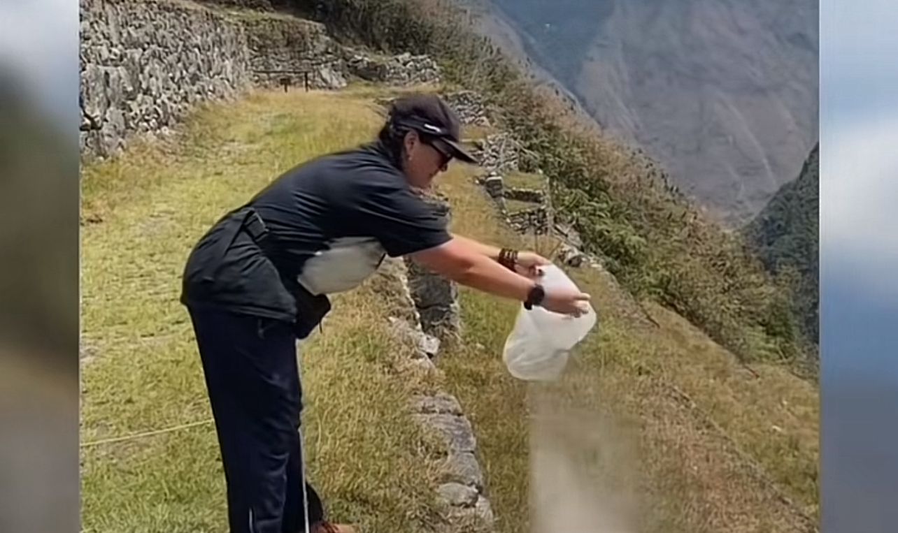 Esta acción está prohibida de acuerdo a la ley peruana.