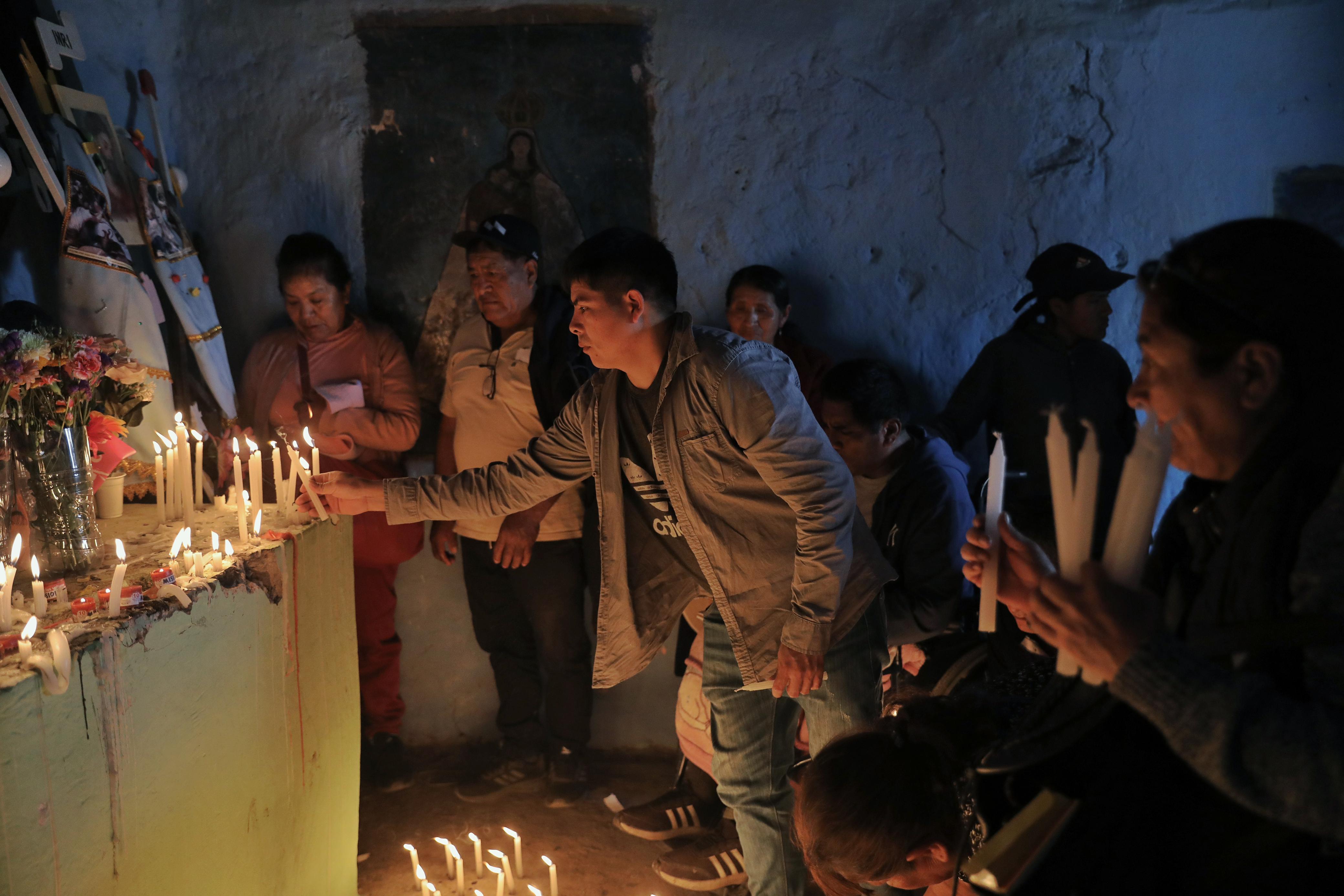 Ciento de personas llegan al cementerio de Nueva Esperanza, en día de todo los santos. Fotos: Joel alonzo/ @photo.gec