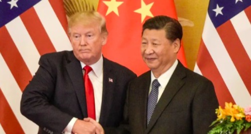  Donald Trump, estrecha la mano del presidente de China, Xi Jinping, 