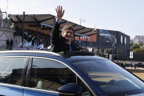  Javier Milei, saludando en la actividad de cierre de Expo Rural. (EFE)