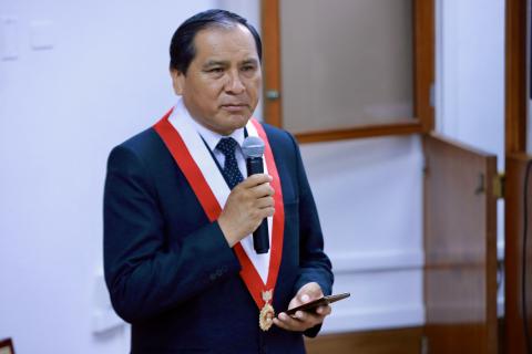 Congresista Flavio Cruz.