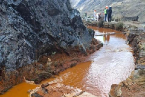 Río Santa contaminado