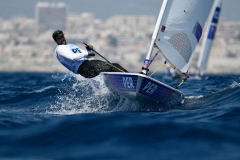 Stefano Peschiera sigue rumbo a las regatas finales de vela París 2024