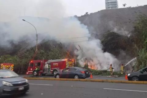 Incendio en la Costa Verde