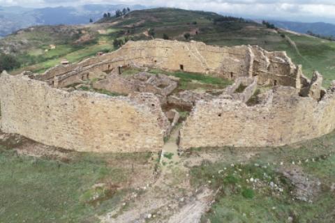 El 30 de agosto, el entorno de este monumento arqueológico fue afectado por un incendio forestal, que se extendió en gran parte de este importante lugar ubicado en la provincia de Sánchez Carrión, región La Libertad.