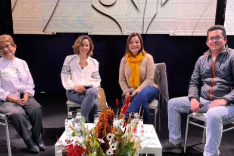 Expositores presentes en la mesa redonda de los Premios Summum. Participan Malena Martínez, José Luján y Elia García