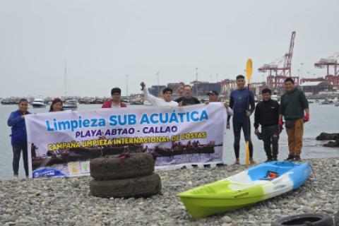 Mas de 1000 kilos de basura marina fueron recogidas de la Playa Abtao en el Callao.