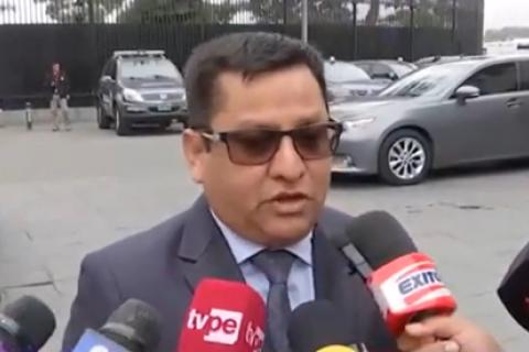 César Vázquez defiende examen Serums