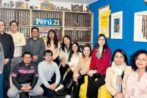 Convenio. Postal de la reunión que selló la alianza entre Perú21 y Caene. Cecilia Valenzuela, directora del diario, intercambió ideas sobre las oportunidades y desafíos del país con 12 representantes de la empresa consultora.