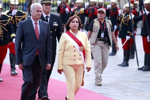 Dina Boluarte durante la juramentación como presidenta