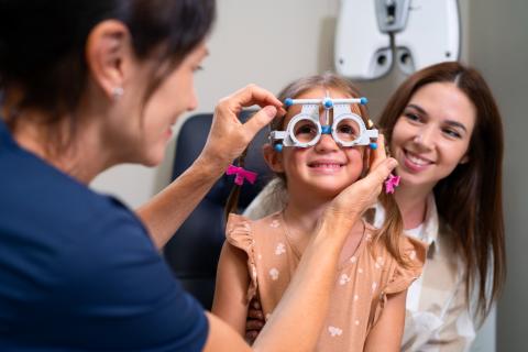 ¿Cómo se puede fomentar la salud ocular y la prevención en los niños